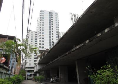 31 Sqm., 1 Bed, 1 Bath Condo listed for ฿ 760,000.