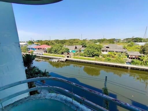 66 Sqm., 1 Bed, 1 Bath Condo listed for ฿ 758,000.