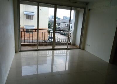 30 Sqm., 1 Bed, 1 Bath Condo listed for ฿ 647,000.