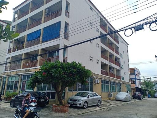 30 Sqm., 1 Bed, 1 Bath Condo listed for ฿ 647,000.