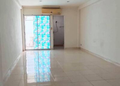 34 Sqm., 1 Bed, 1 Bath Condo listed for ฿ 606,000.