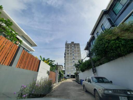 52 Sqm., 1 Bed, 1 Bath Condo listed for ฿ 660,000.