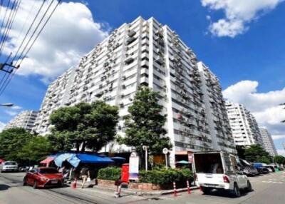 38 Sqm., 1 Bed, 1 Bath Condo listed for ฿ 645,000.