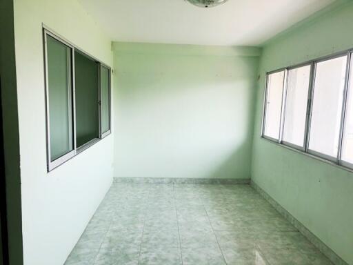 41 Sqm., 1 Bed, 1 Bath Condo listed for ฿ 549,000.