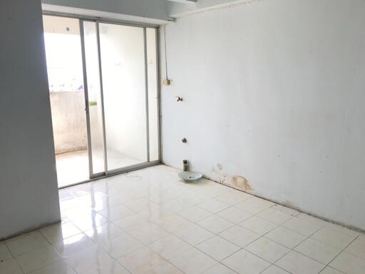 42 Sqm., 1 Bed, 1 Bath Condo listed for ฿ 595,000.