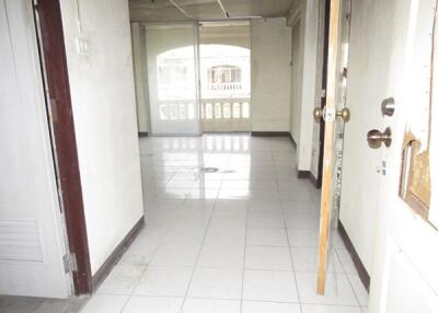 51 Sqm., 1 Bed, 1 Bath Condo listed for ฿ 587,000.
