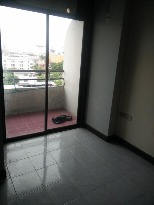 27 Sqm., 1 Bed, 1 Bath Condo listed for ฿ 576,000.