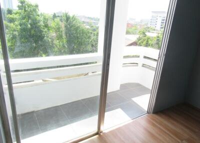 38 Sqm., 1 Bed, 1 Bath Condo listed for ฿ 559,000.