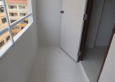 27 Sqm., 1 Bed, 1 Bath Condo listed for ฿ 400,000.