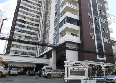 30 Sqm., 1 Bed, 1 Bath Condo listed for ฿ 473,000.