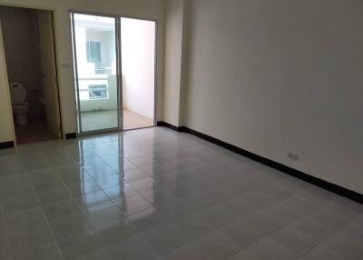 25 Sqm., 1 Bed, 1 Bath Condo listed for ฿ 411,000.