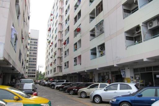 42 Sqm., 1 Bed, 1 Bath Condo listed for ฿ 440,000.