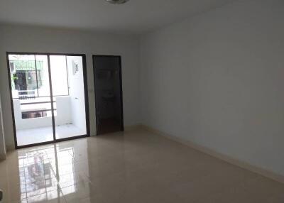 25 Sqm., 1 Bed, 1 Bath Condo listed for ฿ 400,000.