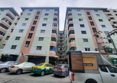 27 Sqm., 1 Bed, 1 Bath Condo listed for ฿ 455,000.