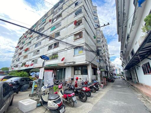 32 Sqm., 1 Bed, 1 Bath Condo listed for ฿ 447,000.