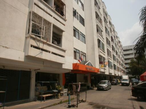 39 Sqm., 1 Bed, 1 Bath Condo listed for ฿ 350,000.
