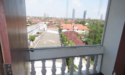 27 Sqm., 1 Bed, 1 Bath Condo listed for ฿ 413,000.