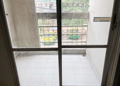 40 Sqm., 1 Bed, 1 Bath Condo listed for ฿ 400,000.