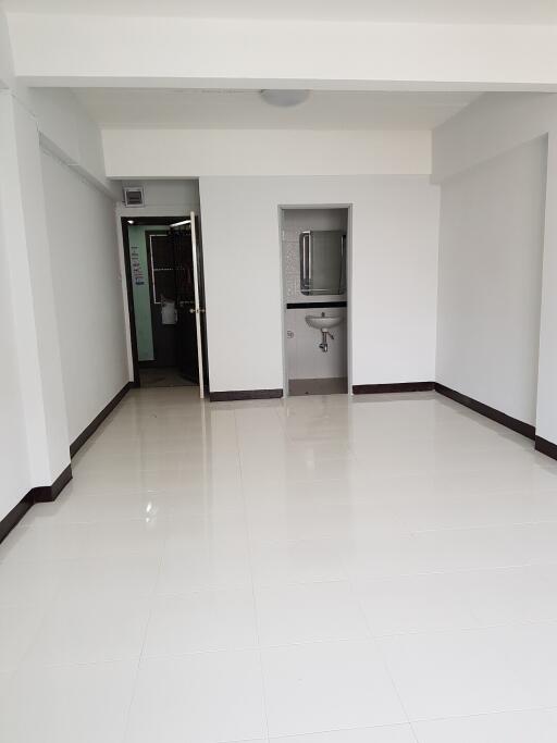 31 Sqm., 1 Bed, 1 Bath Condo listed for ฿ 385,000.