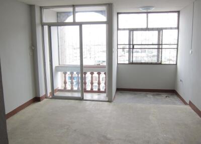 30 Sqm., 1 Bed, 1 Bath Condo listed for ฿ 340,000.