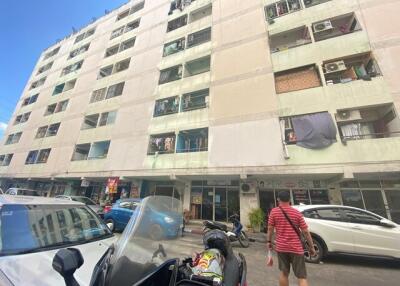31 Sqm., 1 Bed, 1 Bath Condo listed for ฿ 350,000.