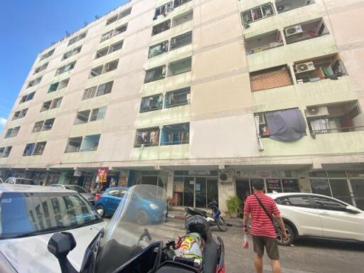 31 Sqm., 1 Bed, 1 Bath Condo listed for ฿ 350,000.