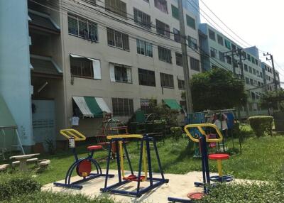 30 Sqm., 1 Bed, 1 Bath Condo listed for ฿ 325,000.