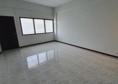 30 Sqm., 1 Bed, 1 Bath Condo listed for ฿ 325,000.