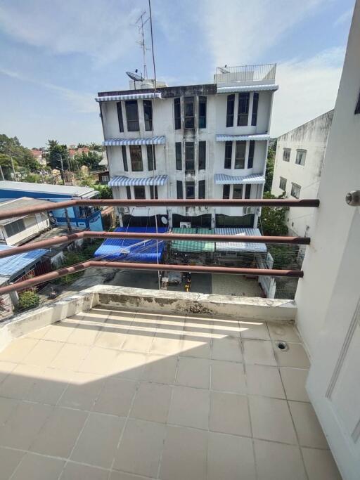 35 Sqm., 1 Bed, 1 Bath Condo listed for ฿ 334,000.