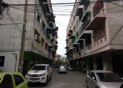 42 Sqm., 1 Bed, 1 Bath Condo listed for ฿ 349,000.