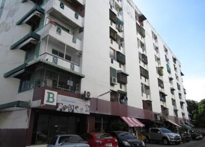 33 Sqm., 1 Bed, 1 Bath Condo listed for ฿ 308,000.