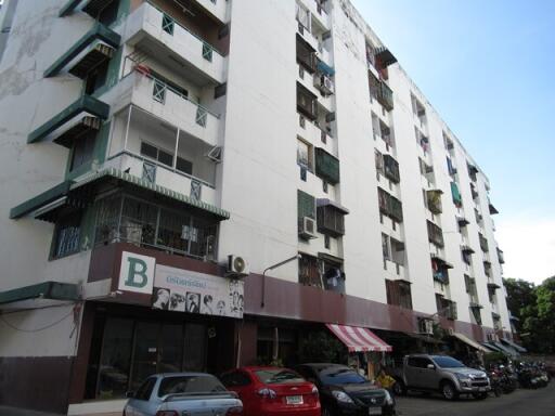 33 Sqm., 1 Bed, 1 Bath Condo listed for ฿ 308,000.