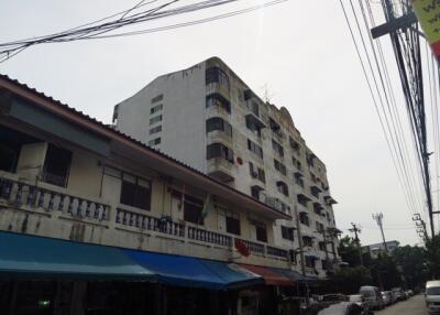 30 Sqm., 1 Bed, 1 Bath Condo listed for ฿ 343,000.
