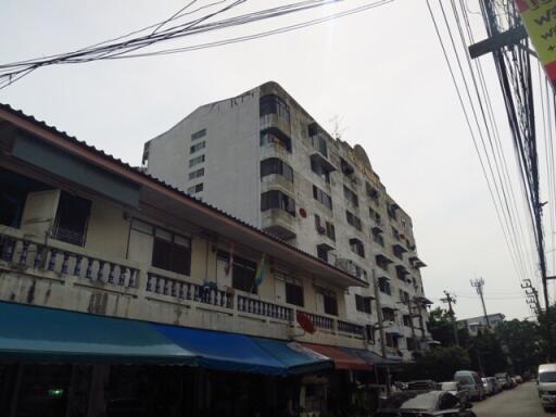 30 Sqm., 1 Bed, 1 Bath Condo listed for ฿ 343,000.