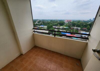 32 Sqm., 1 Bed, 1 Bath Condo listed for ฿ 332,000.