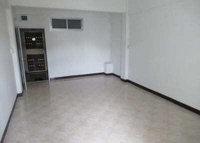 29 Sqm., 1 Bed, 1 Bath Condo listed for ฿ 337,000.