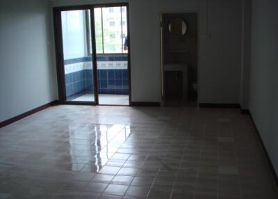 34 Sqm., 1 Bed, 1 Bath Condo listed for ฿ 334,000.