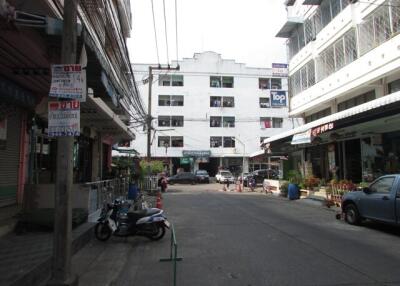 30 Sqm., 1 Bed, 1 Bath Condo listed for ฿ 334,000.