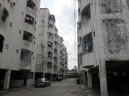 32 Sqm., 1 Bed, 1 Bath Condo listed for ฿ 329,000.