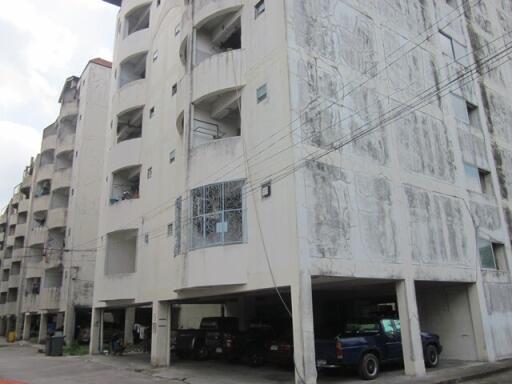 32 Sqm., 1 Bed, 1 Bath Condo listed for ฿ 329,000.