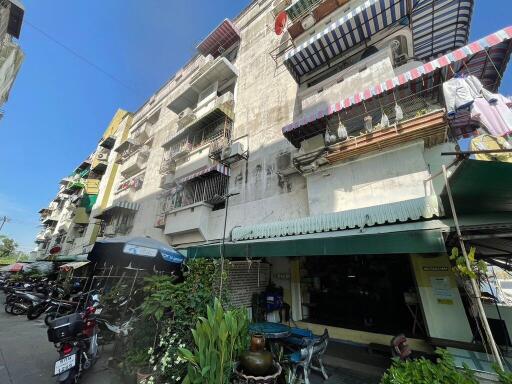 30 Sqm., 1 Bed, 1 Bath Condo listed for ฿ 290,000.