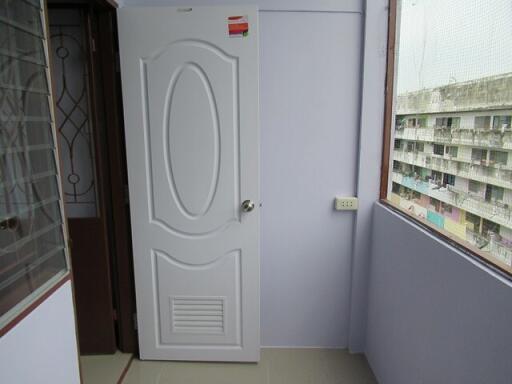 32 Sqm., 1 Bed, 1 Bath Condo listed for ฿ 245,000.