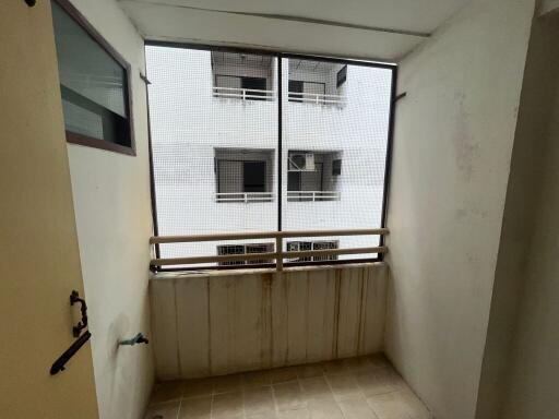 28 Sqm., 1 Bed, 1 Bath Condo listed for ฿ 306,000.