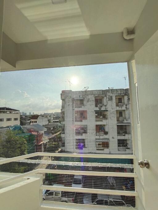 30 Sqm., 1 Bed, 1 Bath Condo listed for ฿ 284,000.