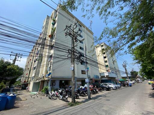 28 Sqm., 1 Bed, 1 Bath Condo listed for ฿ 238,000.