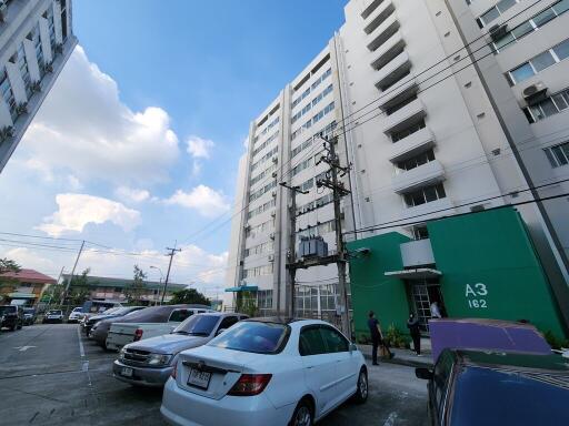 30 Sqm., 1 Bed, 1 Bath Condo listed for ฿ 254,000.