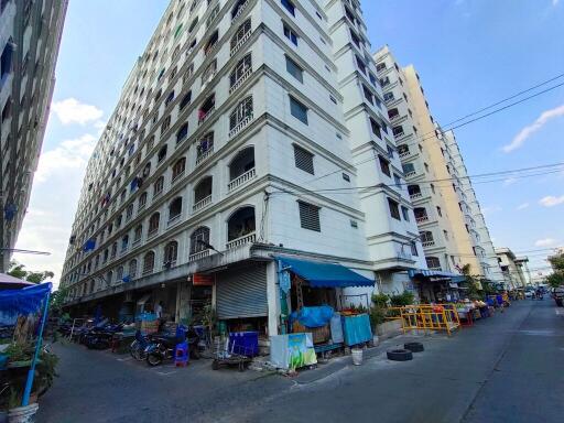 25 Sqm., 1 Bed, 1 Bath Condo listed for ฿ 289,000.