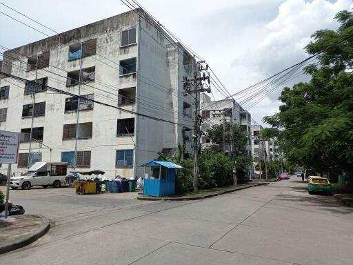 30 Sqm., 1 Bed, 1 Bath Condo listed for ฿ 285,000.