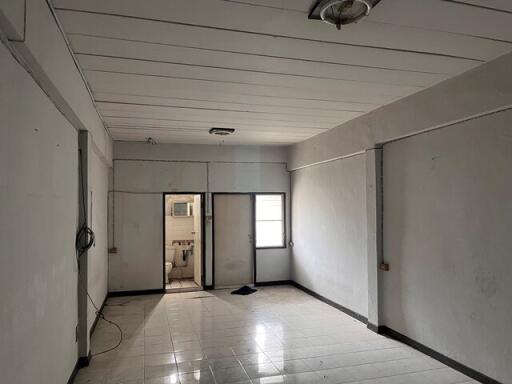 32 Sqm., 1 Bed, 1 Bath Condo listed for ฿ 255,000.