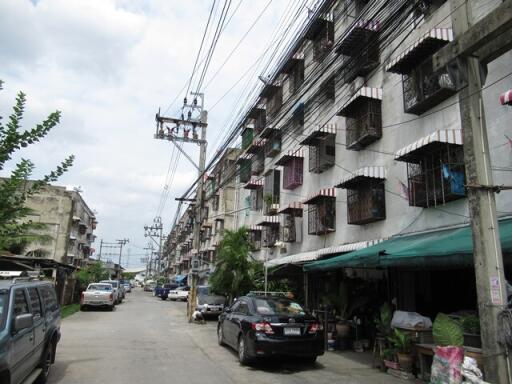 30 Sqm., 1 Bed, 1 Bath Condo listed for ฿ 238,000.